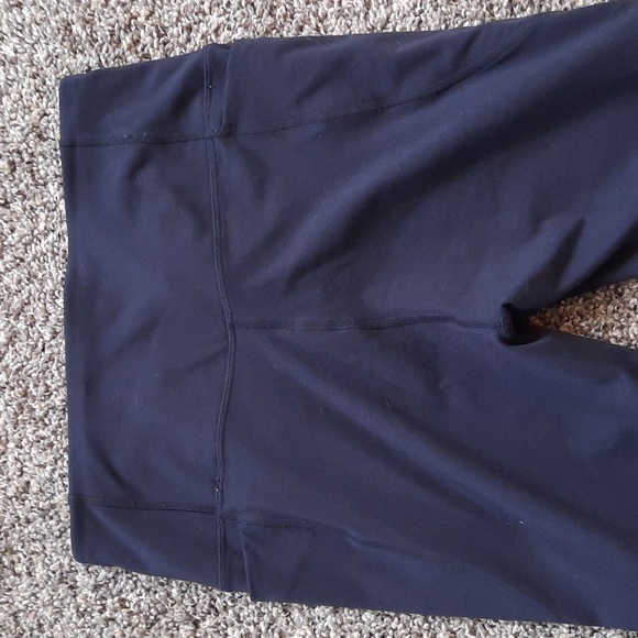 Fabletics cross over legging - Picture 3 of 4